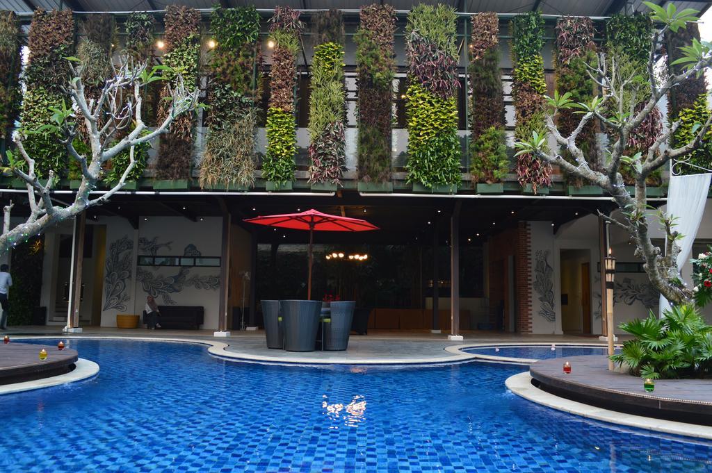 Patra Bandung Hotel Exterior foto