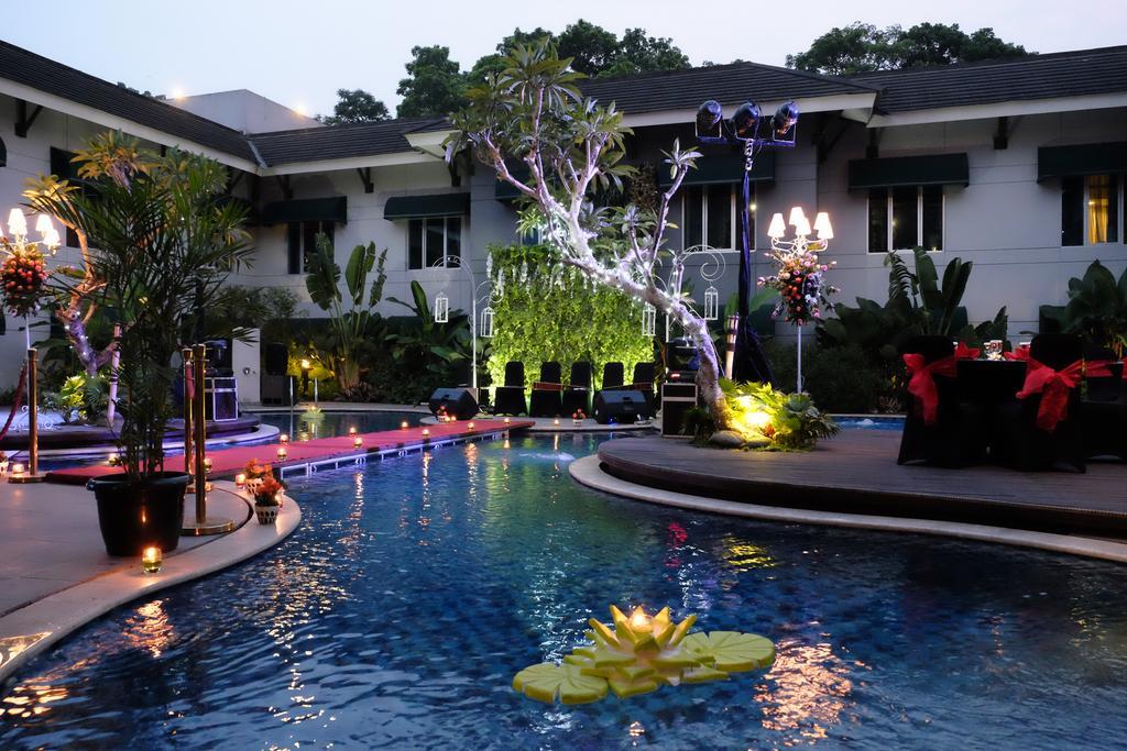 Patra Bandung Hotel Exterior foto