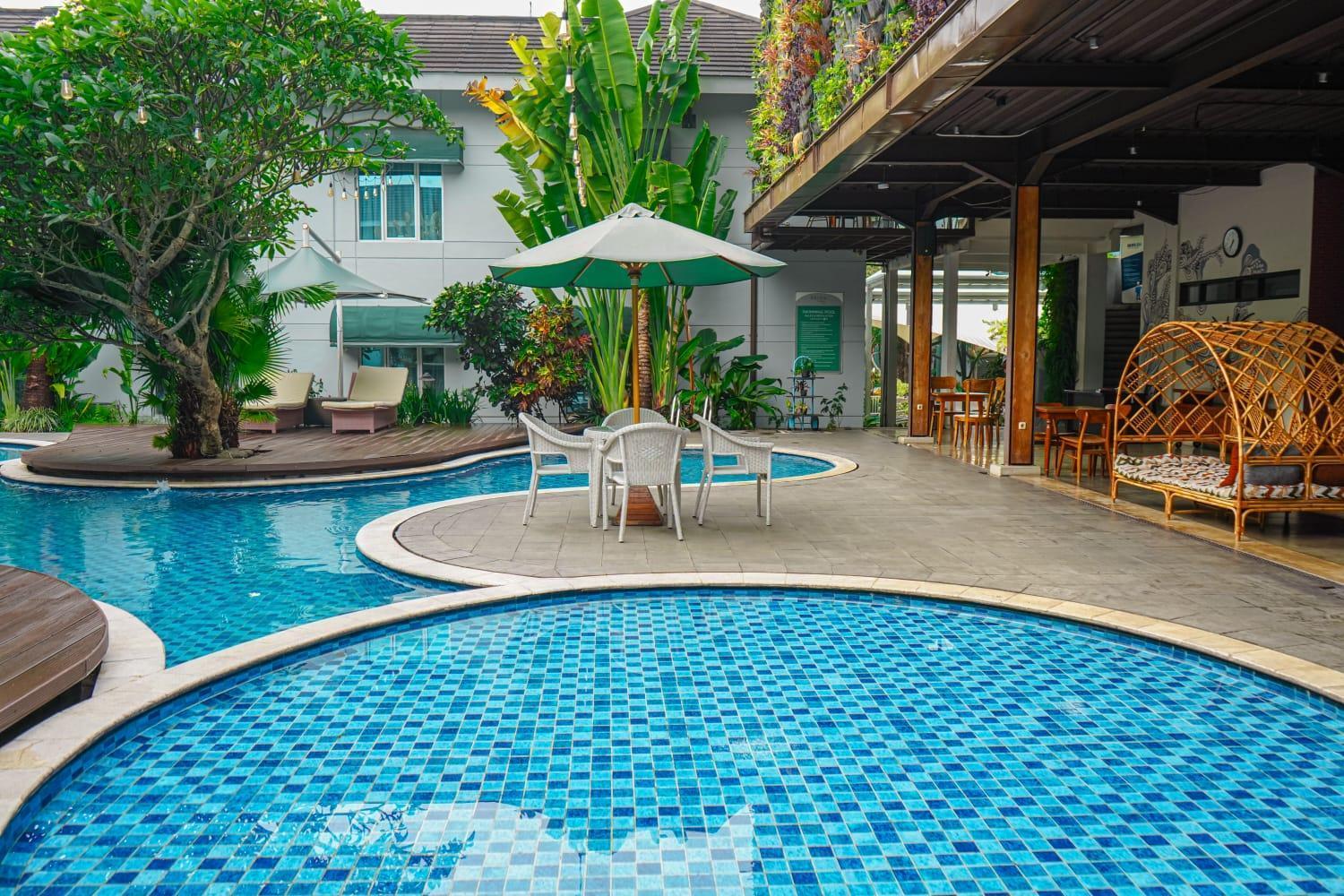Patra Bandung Hotel Exterior foto