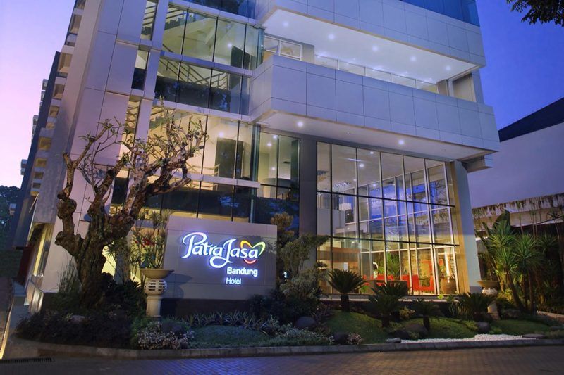 Patra Bandung Hotel Exterior foto
