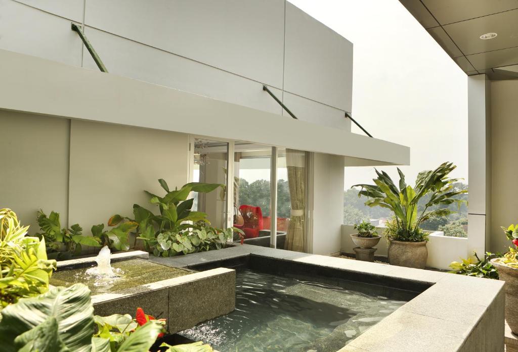 Patra Bandung Hotel Exterior foto